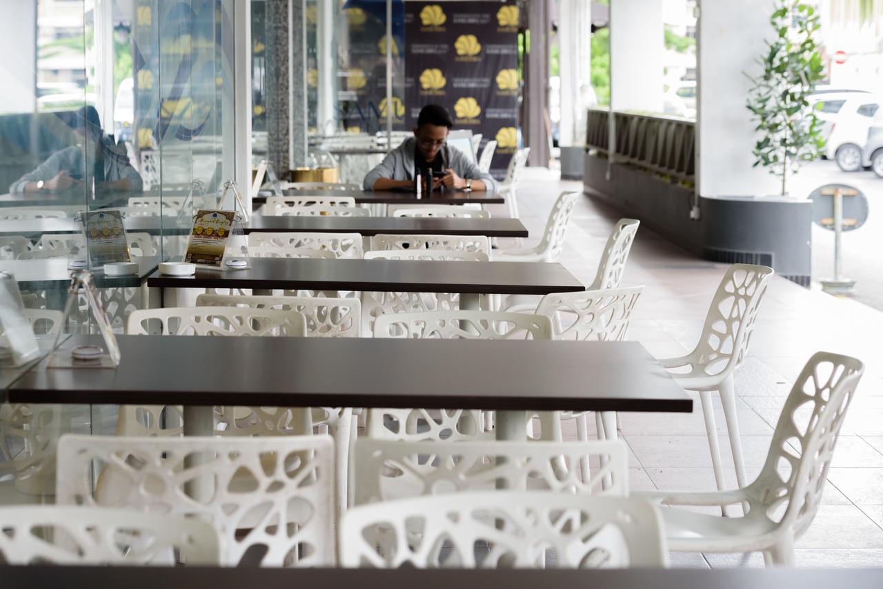 Samudra Hotel Kuching Exteriör bild
